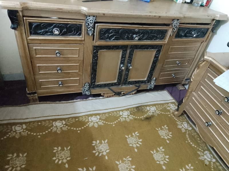 bed set and dressing table 7