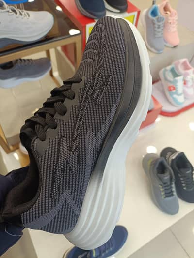 service Ace brand shoes size 41