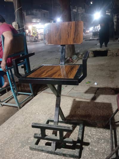 Iron. . . Yani Lohe Ki Fancy  Kursi. . . .