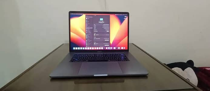 Mackbook 2016 pro 16gb 15 inch Touch Bar