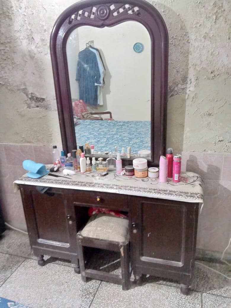 Dressing Table 0