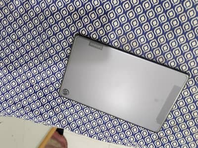 Lenovo tab m8