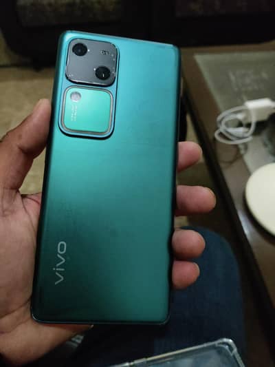 Vivo V30