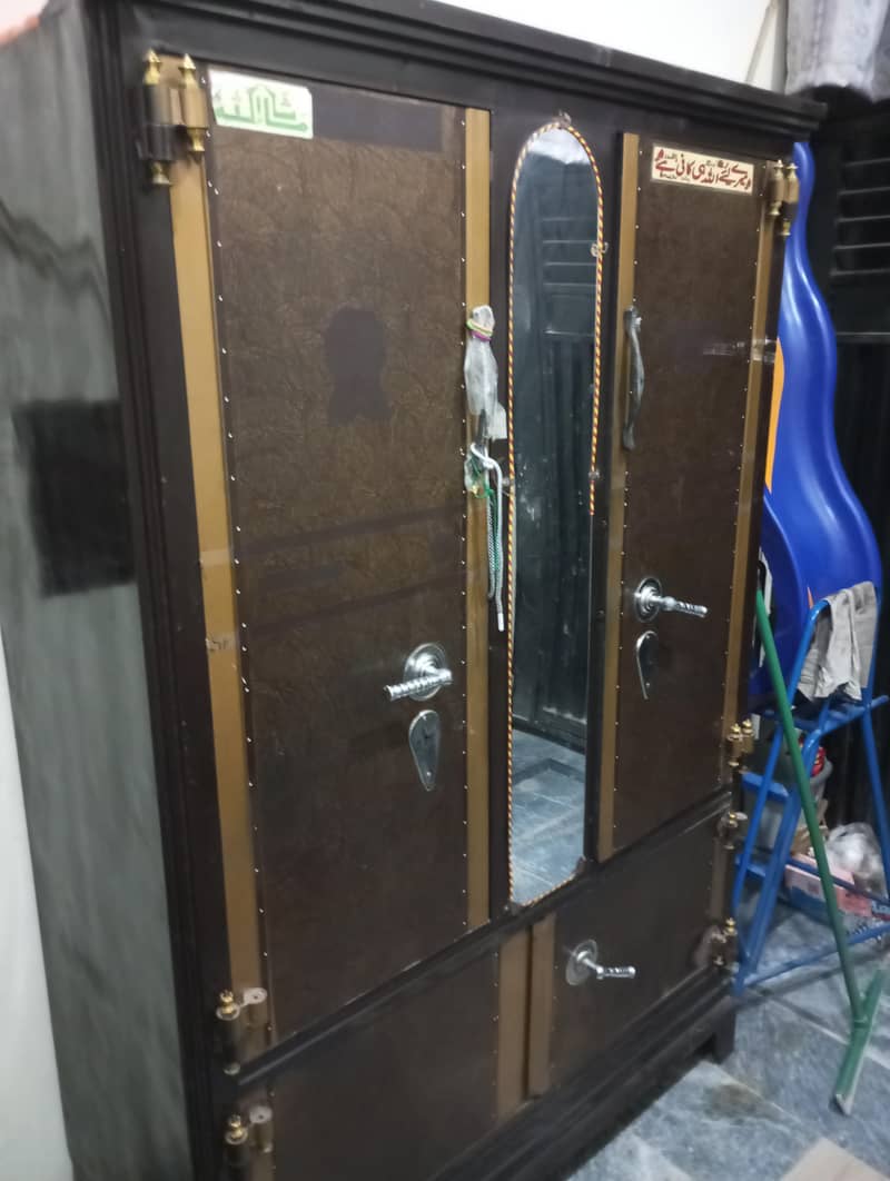 Almari 2 door and small door lock upper portion 2 small door down 1