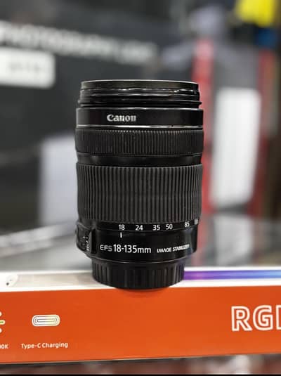 Canon 18-135mm stm lens - in good conditions -