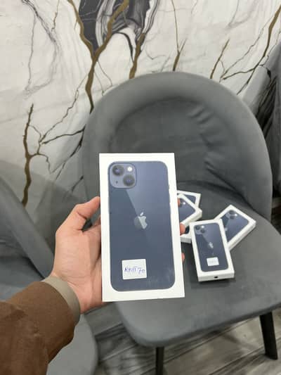 iPhone 13 - box pack