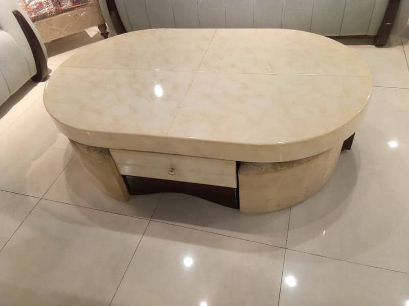 Coffee table/centre table/table 3