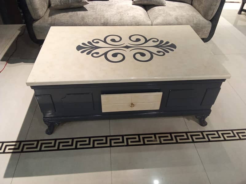 Coffee table/centre table/table 13