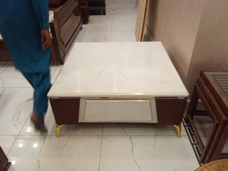 Coffee table/centre table/table 16