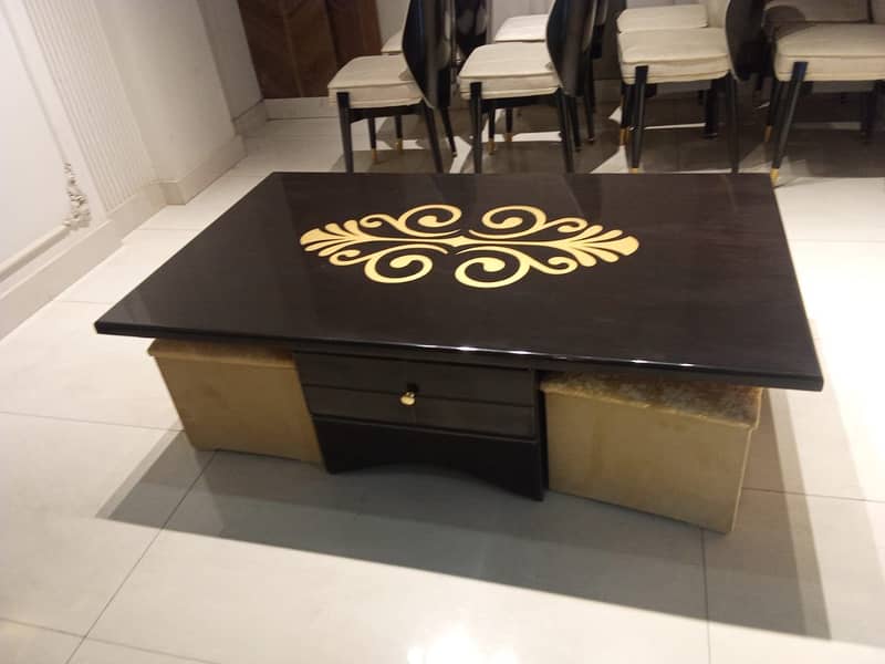 Coffee table/centre table/table 17