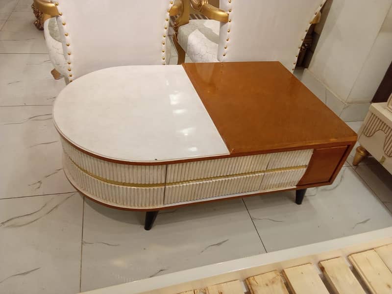 Coffee table/centre table/table 19