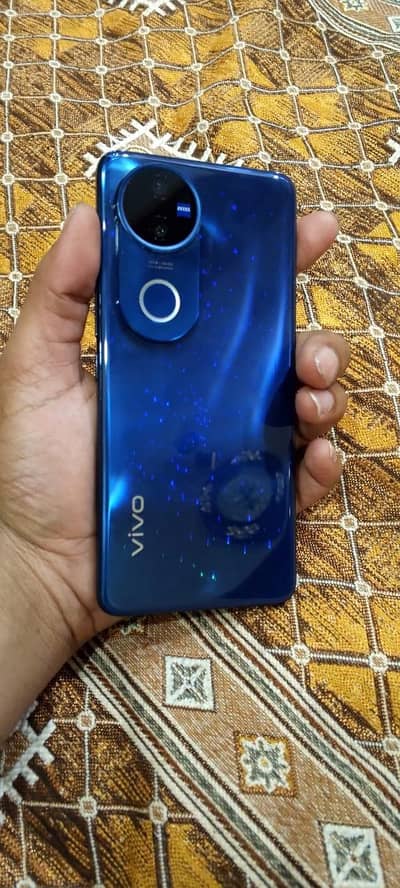 Vivo  V50