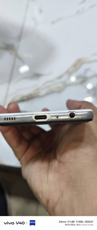 Back par koi nishan nhi ha panel sab kuch original ha