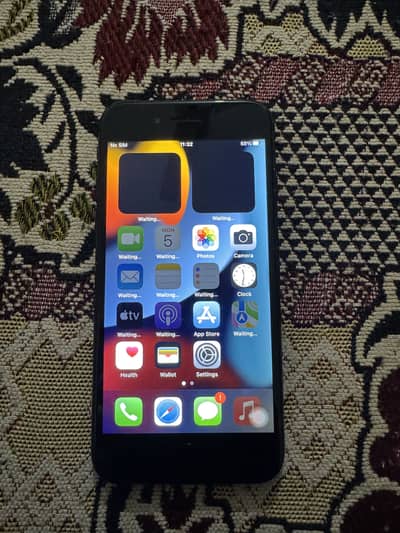 I phone se  64 GB factory unlock contact 03014815362