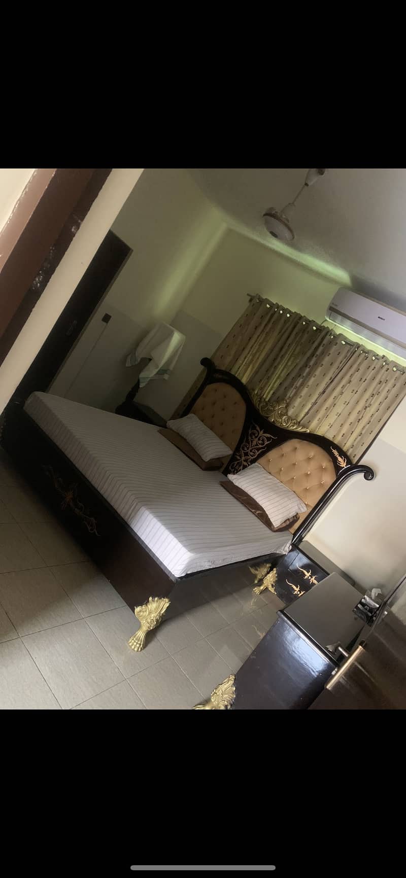 Bed with dressing table 0