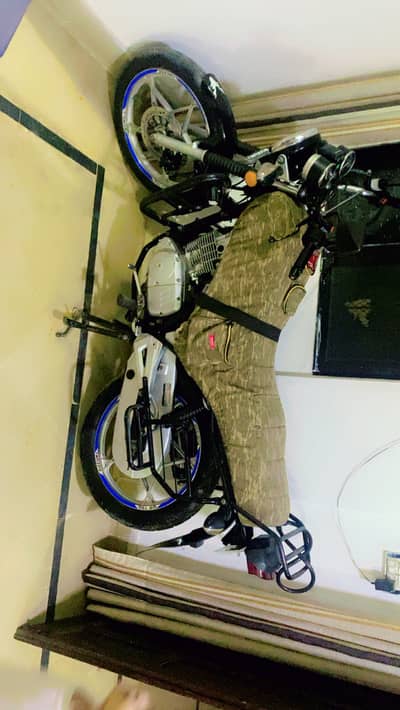 My suzuki gs 150 like a zero meter one hand use with very care