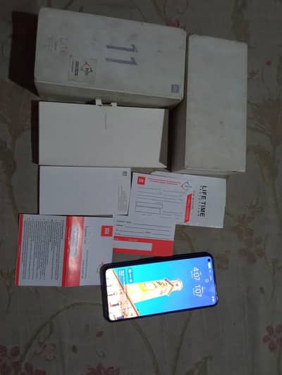 MI 11 lite for sale with original box only back crack very good work
