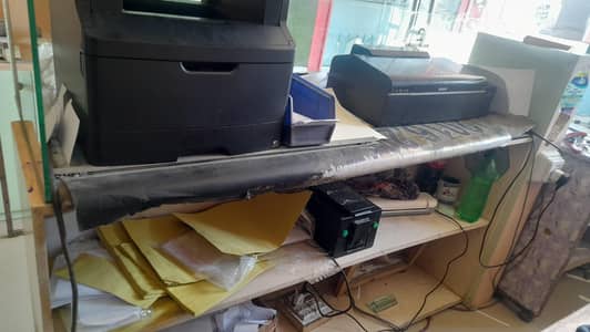 Counter with glass box