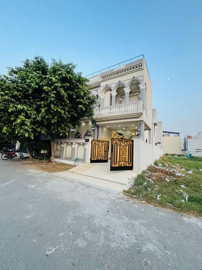 5 MARLA ELEGANT AND FULLY MAINTAINED SUPER HOT LOCATED BUNGALOW IS AVAILABLE IN THE BEST BLOCK OF DHA LAHORE.