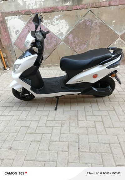 METRO THRILL . . . number plat k sath