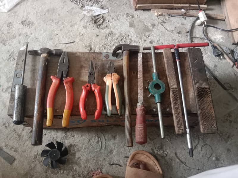 Technical working tools 11