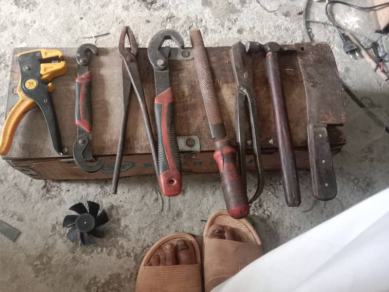 Technical working tools 12