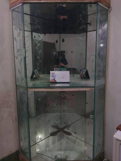 DIVIDER FOR SALE ALL OK 10/10 WOOD