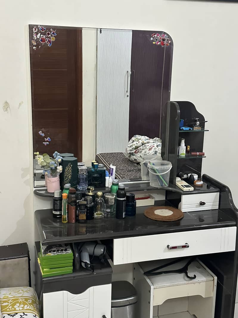 Dressing table 0