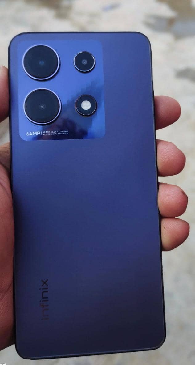 کوئی موبائل صاف ستھرا ائی فون ہو یا اینڈرائڈ ہو تو سودا بھی کر لیں گے 0