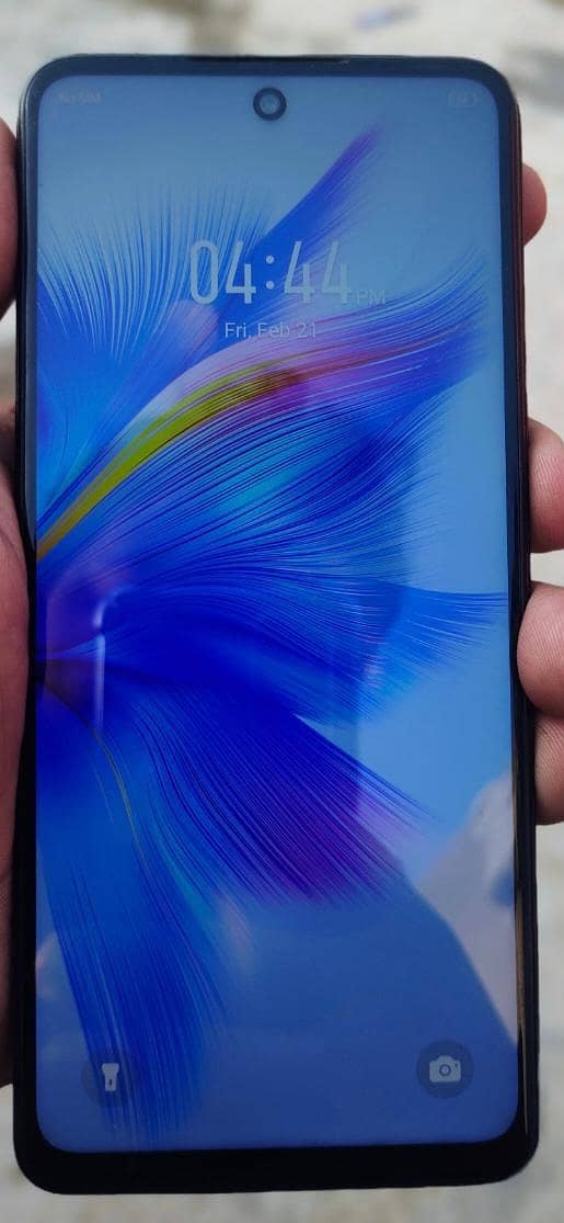 کوئی موبائل صاف ستھرا ائی فون ہو یا اینڈرائڈ ہو تو سودا بھی کر لیں گے 1