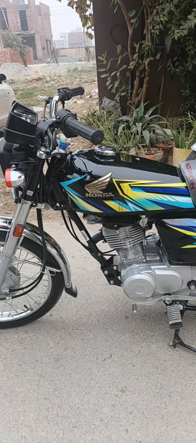 Honda CG 125 Model 25/26 Bike 1575 KMs Driven CONTACT 0300 - 7048028