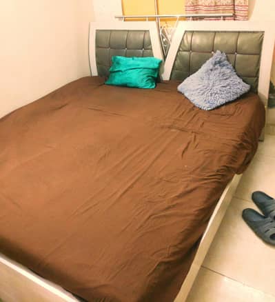 Bed set, and almari