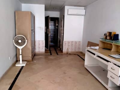 1090 Square Feet Office For rent In I-8 Markaz Islamabad