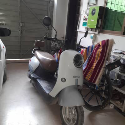 "Metro T9 Electric Scooty"