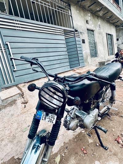 Ravi 2013 model cafre racer