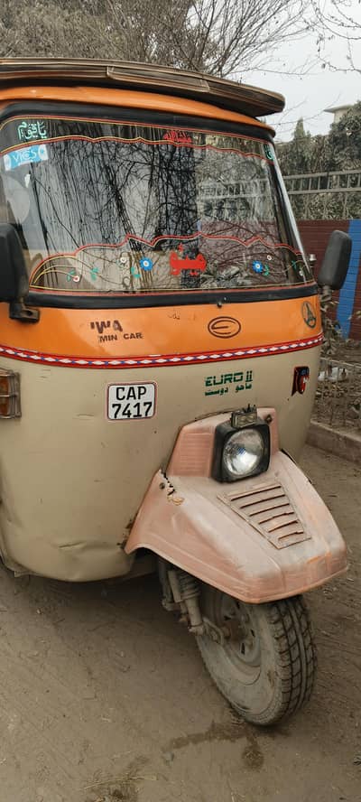 رکشہ کے ٹائر بھی نیو ہیں  بیٹری بھی نیو ہے