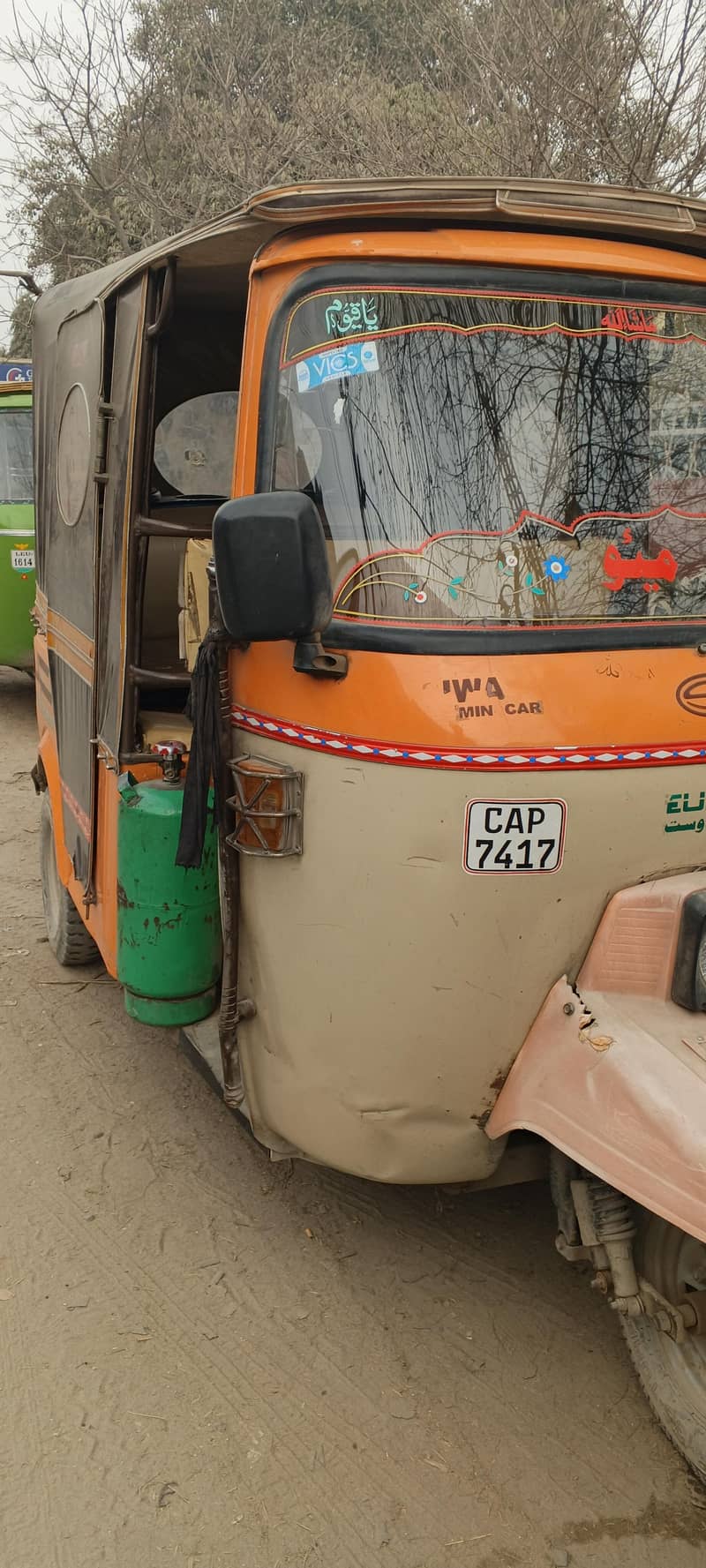 رکشہ کے ٹائر بھی نیو ہیں  بیٹری بھی نیو ہے 1