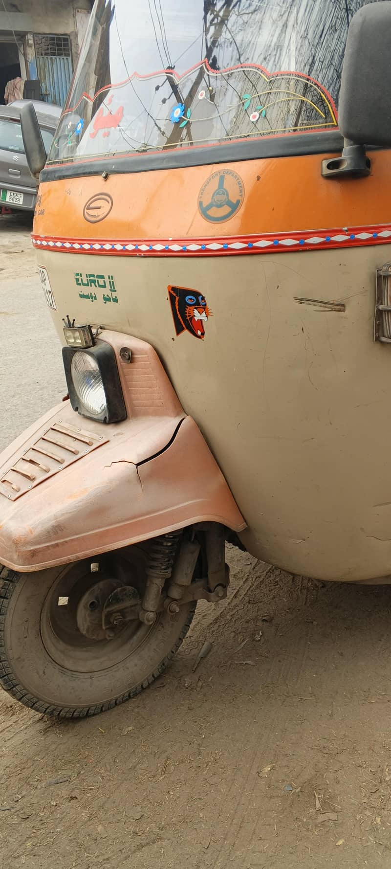 رکشہ کے ٹائر بھی نیو ہیں  بیٹری بھی نیو ہے 3