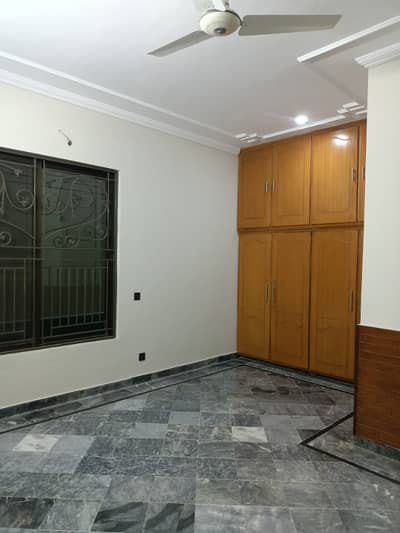 AHMAD ASSOCIATES OFFERS 10 MARLA UPPER PORTION For Rent IN SUNNY PARK NEAR TO SHAUKAT KHANUM HOSPITAL LAHORE