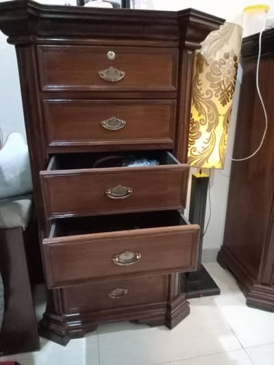 Solid Wood Chest of Drawers – Urgent Sale