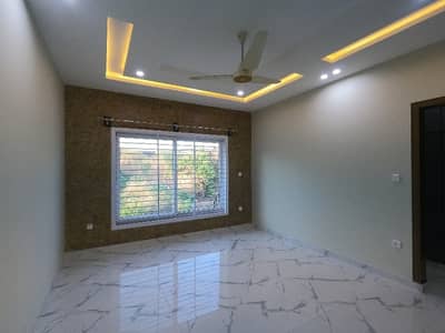 Get An Attractive Upper Portion In D-12 Under Rs. 350000