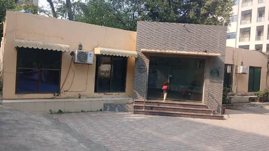 Gulberg One Kanal Decent House Is Available For Sale