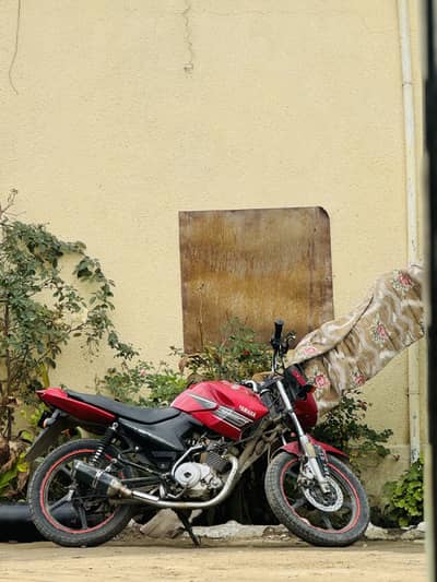 Yamha ybr125 red color