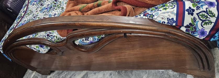 bed with draw mirror its good condition just need polish