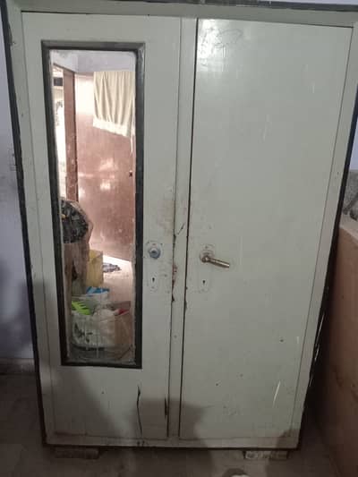 Iron almari wadrobe good condition