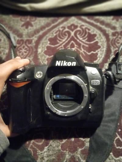 Nikon D-70