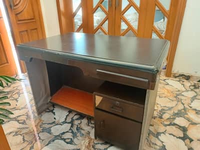 office table 4ft by 2.5 ft