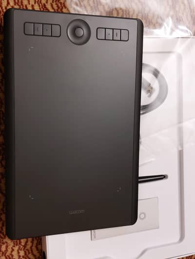 Wacom Intuos Pro – Professional Graphics Tablet