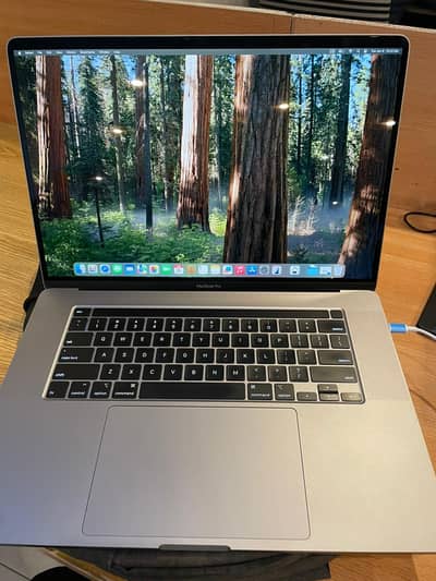 MacBook Pro 2019 | Core i7 | 32GB RAM | 1TB SSD