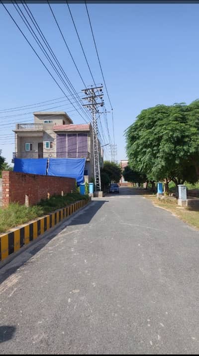 EXCELLENT LEVEL PLOT AMONG HOUSES VERY GOOD LOCATION